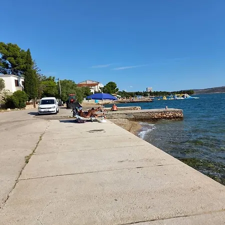 Ficurin Apartman *