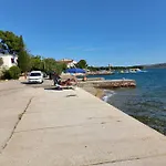 Ficurin Apartman *
